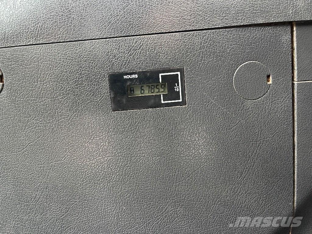 Hyundai HX220L Гусеничные экскаваторы