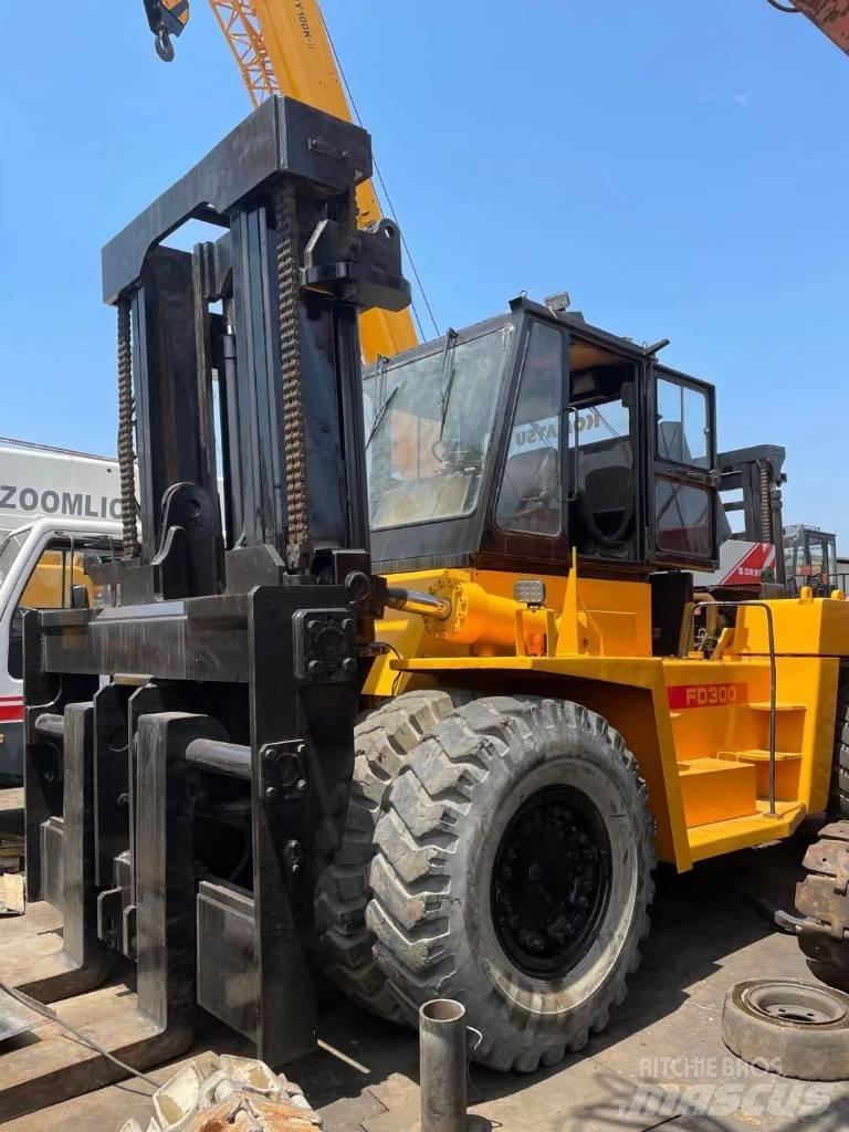 Komatsu 30 Ton Дизельные погрузчики