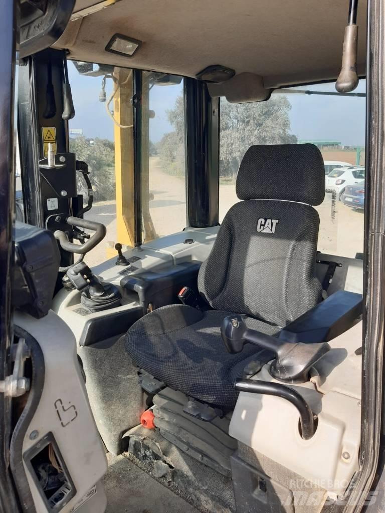 CAT D6N LGP Гусеничные бульдозеры