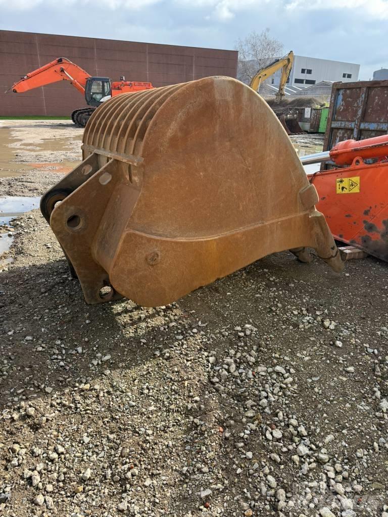 Hitachi ZX690 LCR - 6 Гусеничные экскаваторы