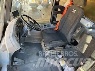 CAT 777F Шарнирно-сочленённые самосвалы