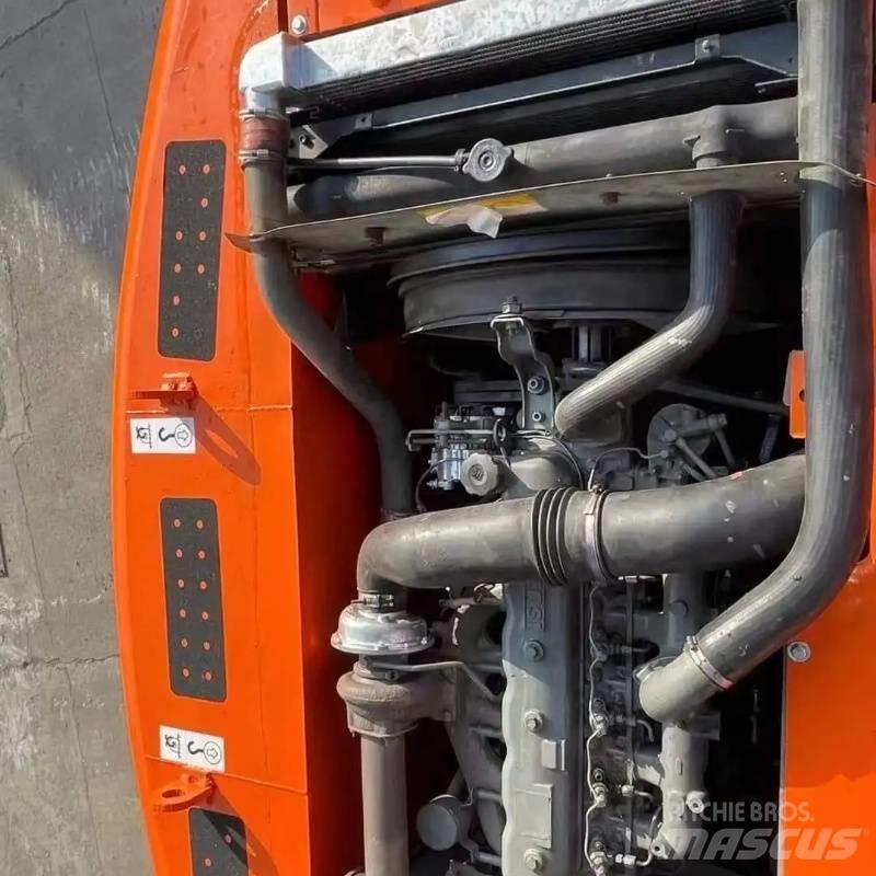 Hitachi ZX 200 Гусеничные экскаваторы