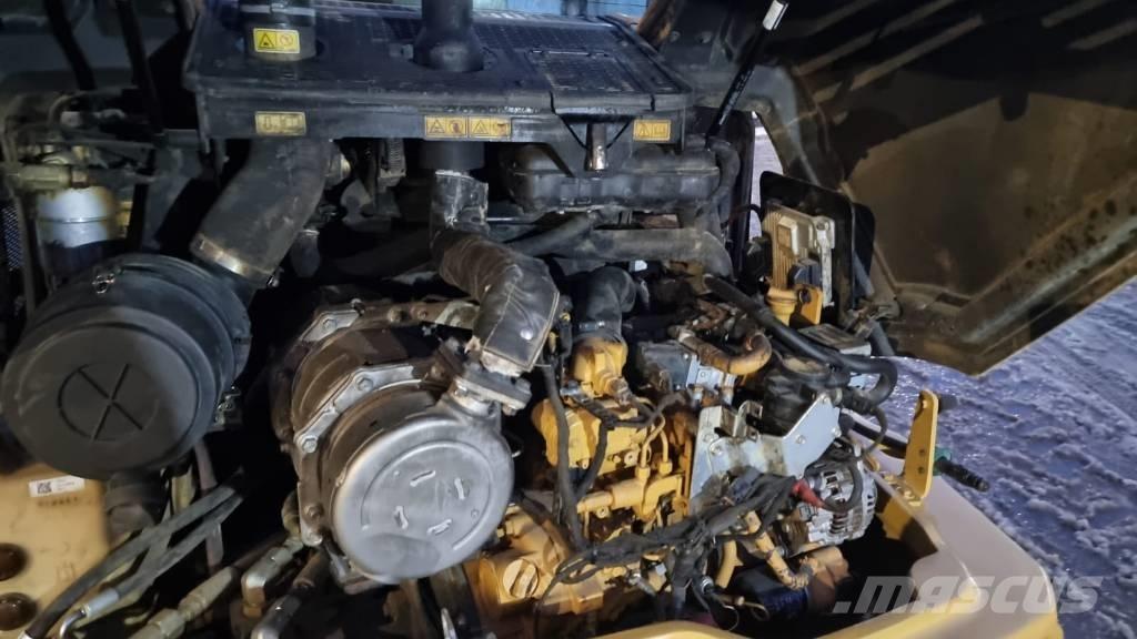 CAT 906M Фронтальные погрузчики