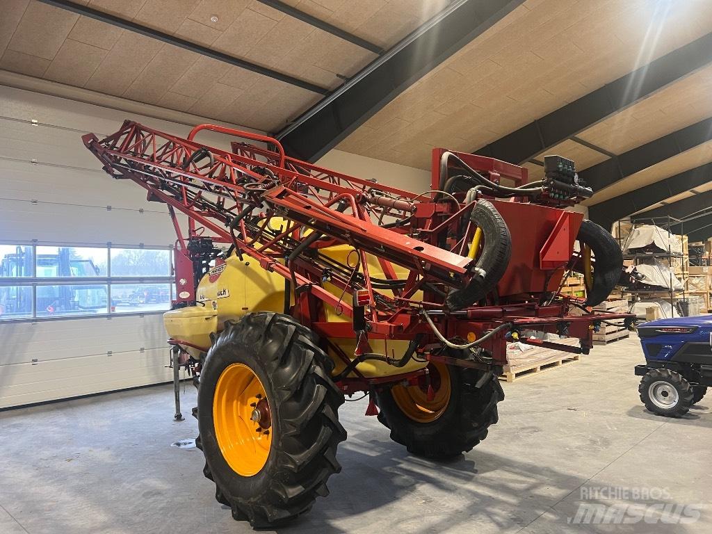 Hardi Commander 2800 Прицепные опрыскиватели