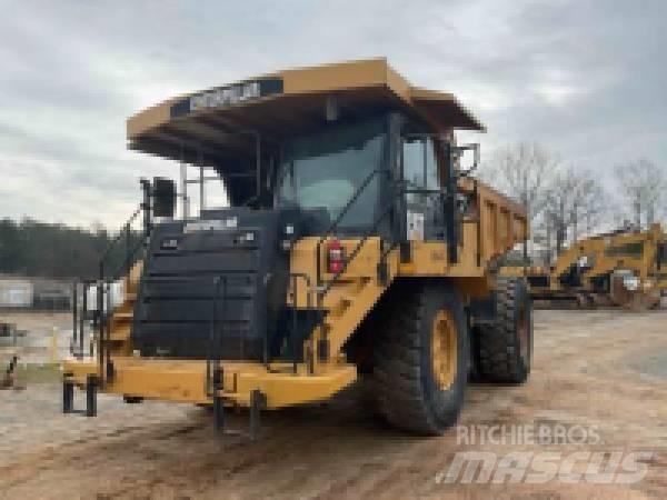 CAT 773 F Шарнирно-сочленённые самосвалы