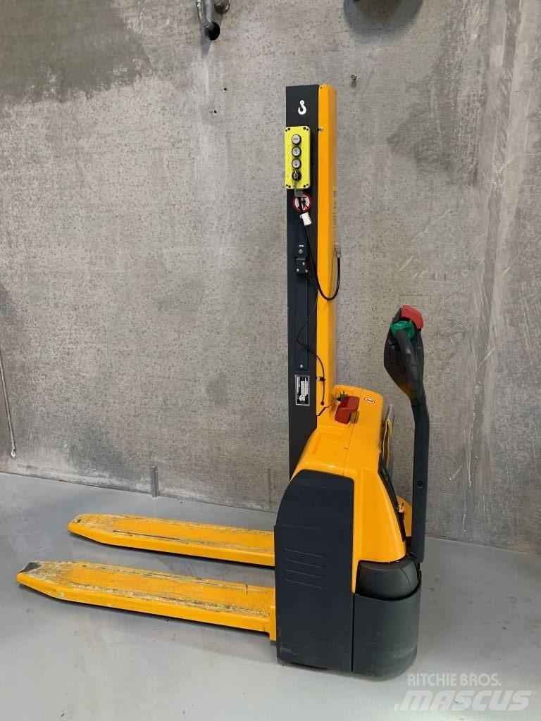 Jungheinrich EMC 110 Ручные штабелёры с электроподъёмом