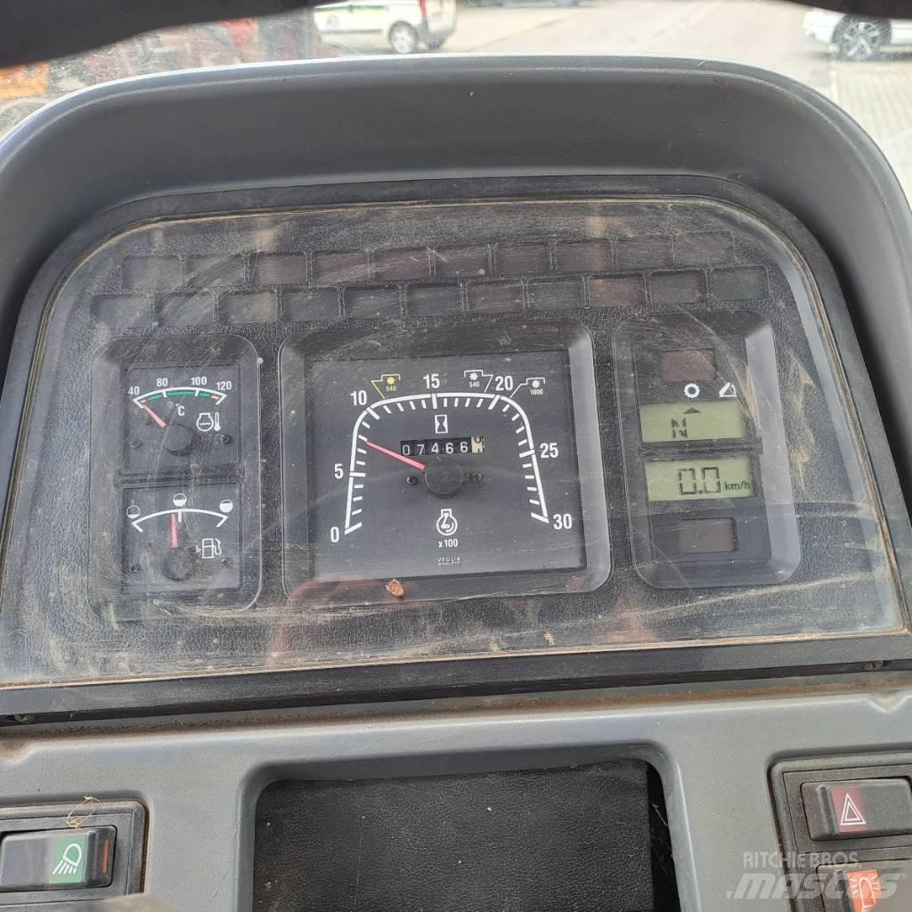 New Holland TS 110 Трактора