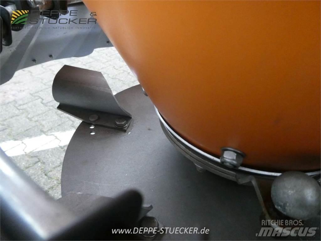 John Deere 3046R Коммунальные тракторы