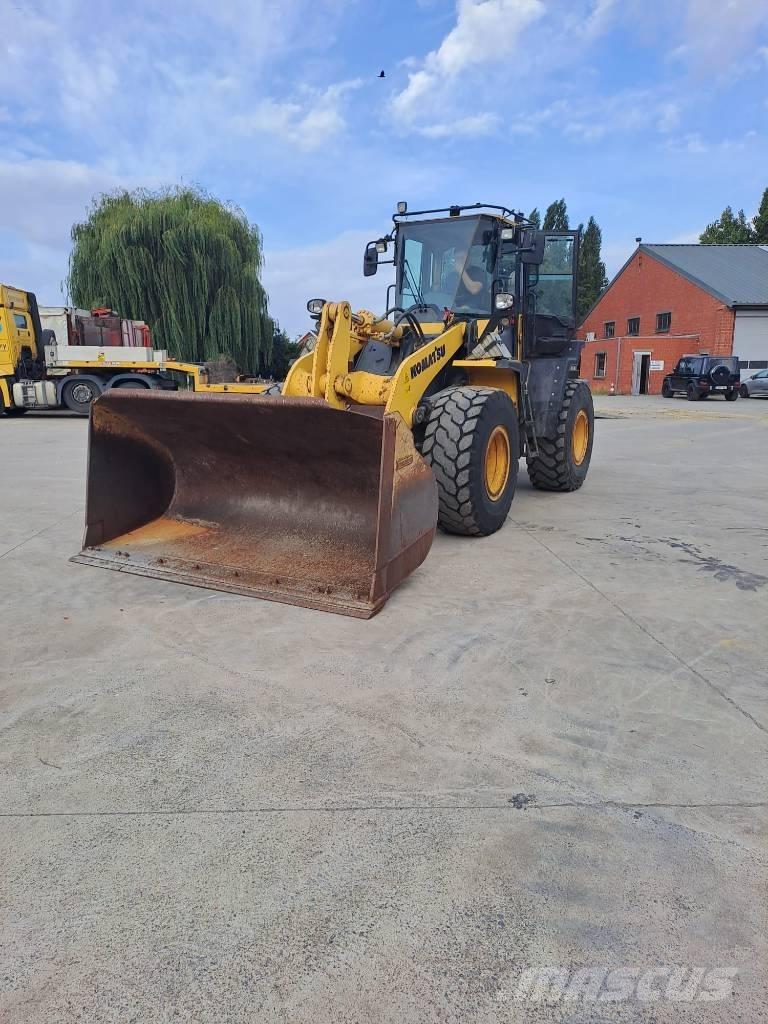 Komatsu WA 320-6 Фронтальные погрузчики