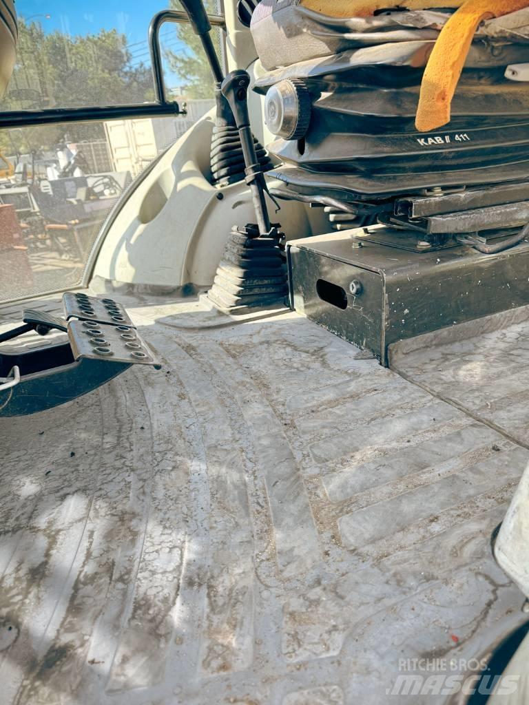 Komatsu WB 140-2N Экскаваторы-погрузчики