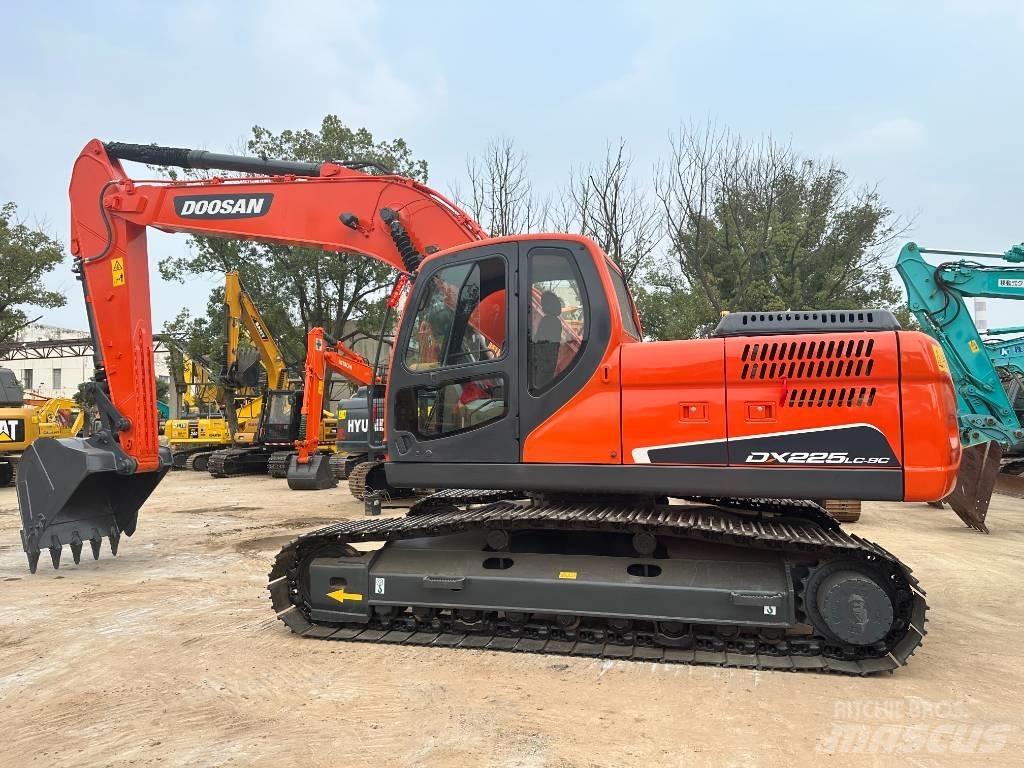 Doosan DX 225 LC-9 Гусеничные экскаваторы