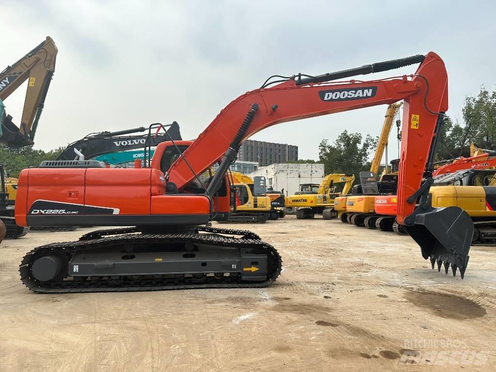 Doosan DX 225 LC-9 Гусеничные экскаваторы