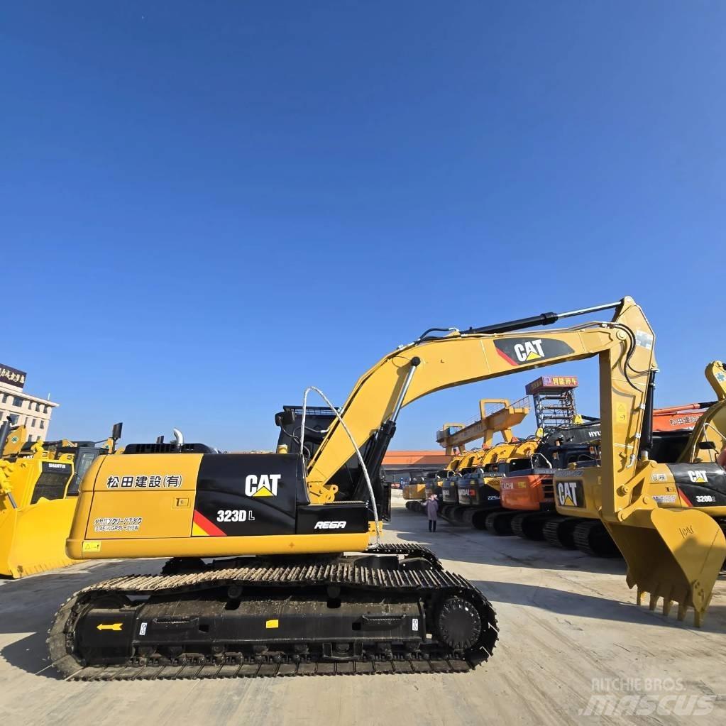 CAT 323 D L Малые экскаваторы 7т-12т