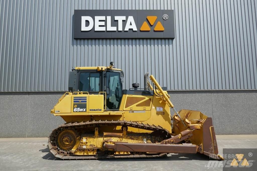Komatsu D65WX-17 Гусеничные бульдозеры