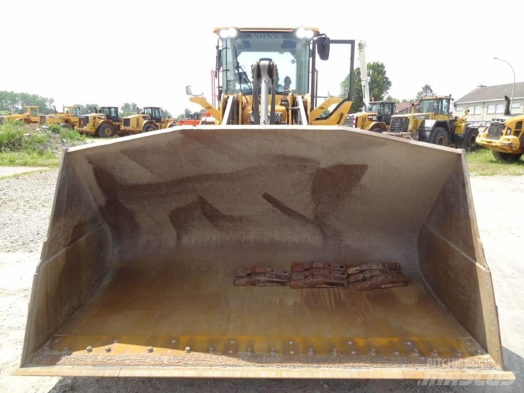 Volvo L 120 H Фронтальные погрузчики