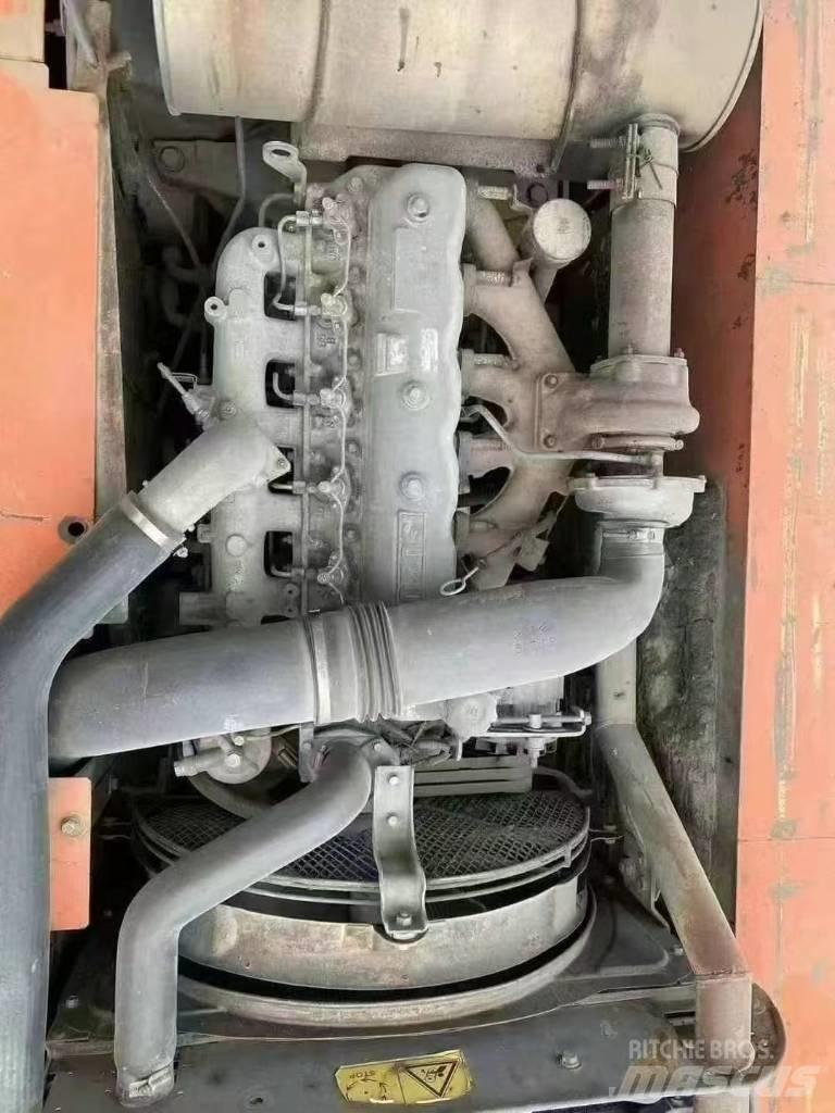 Hitachi ZX240 Гусеничные экскаваторы