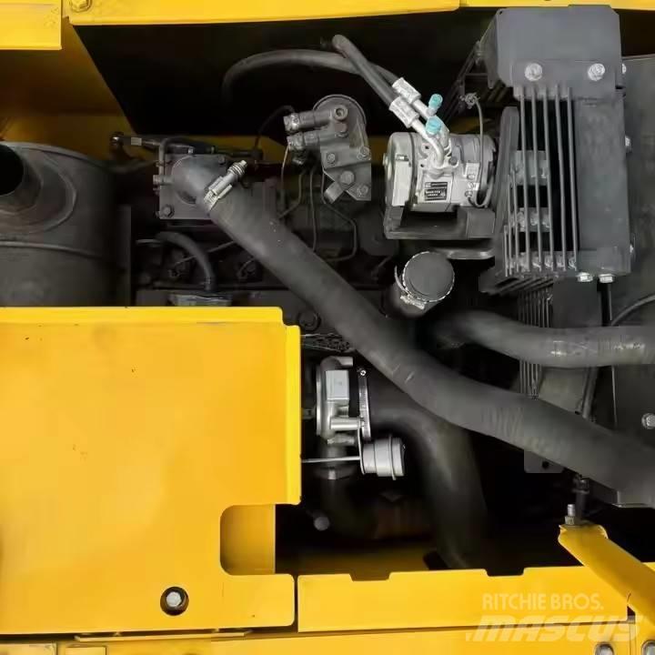 Komatsu PC130 Гусеничные экскаваторы