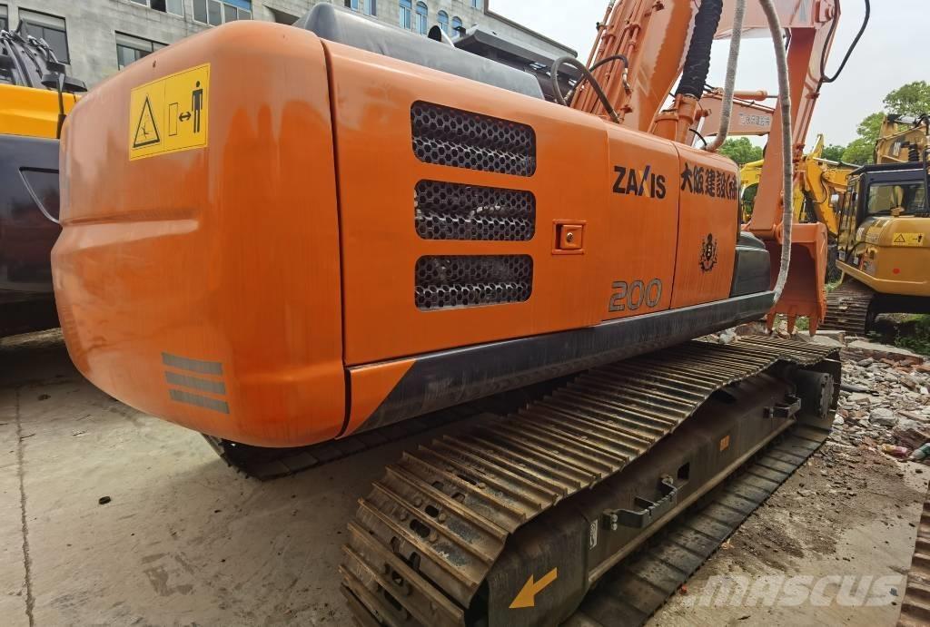 Hitachi ZX 200 Гусеничные экскаваторы