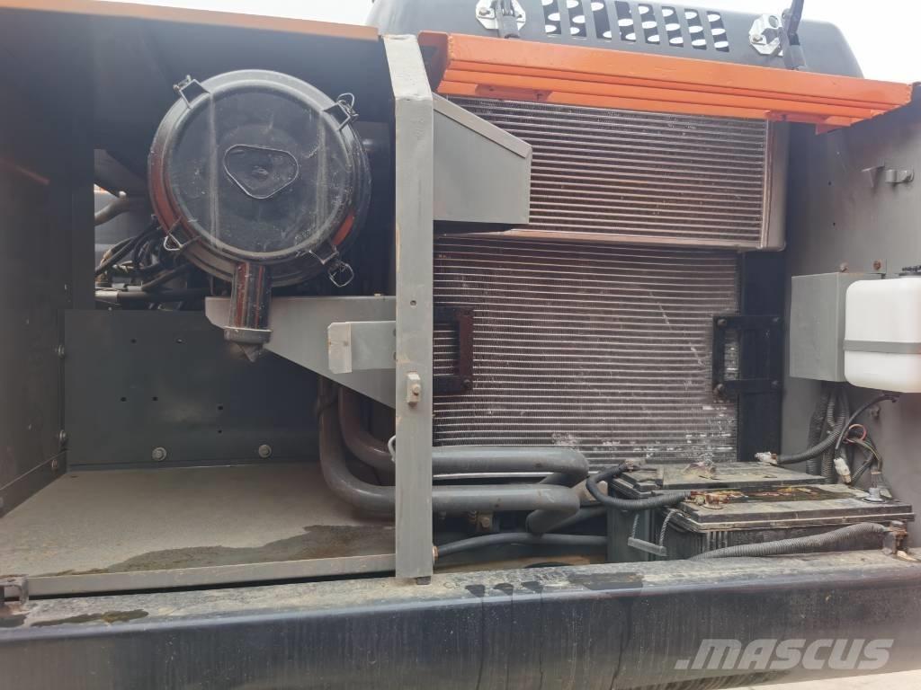 Hitachi ZX 200 Гусеничные экскаваторы