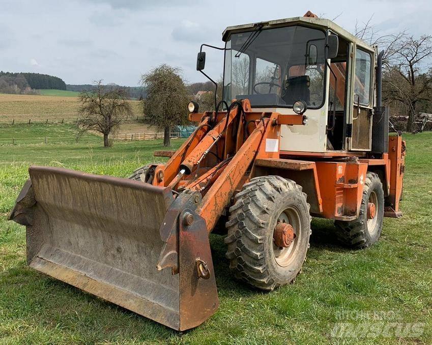 Schaeff SKB 902 Экскаваторы-погрузчики