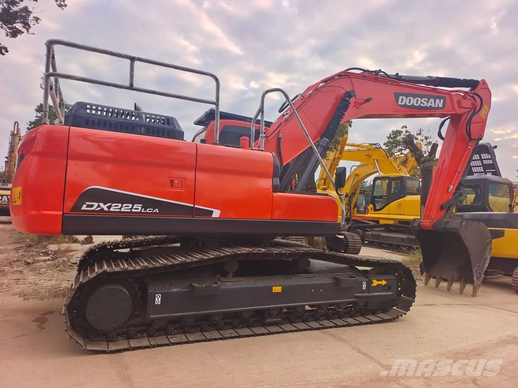 Doosan DX 225 LCA Гусеничные экскаваторы
