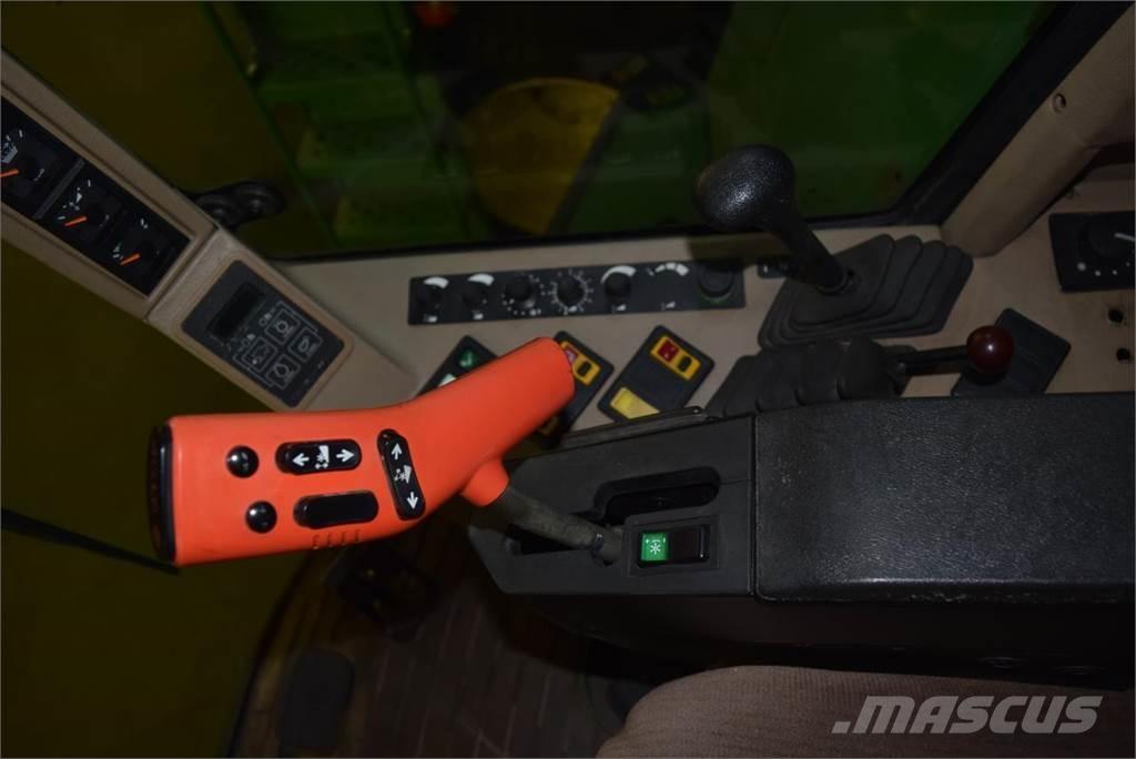 John Deere 2064 Зерноуборочные комбайны