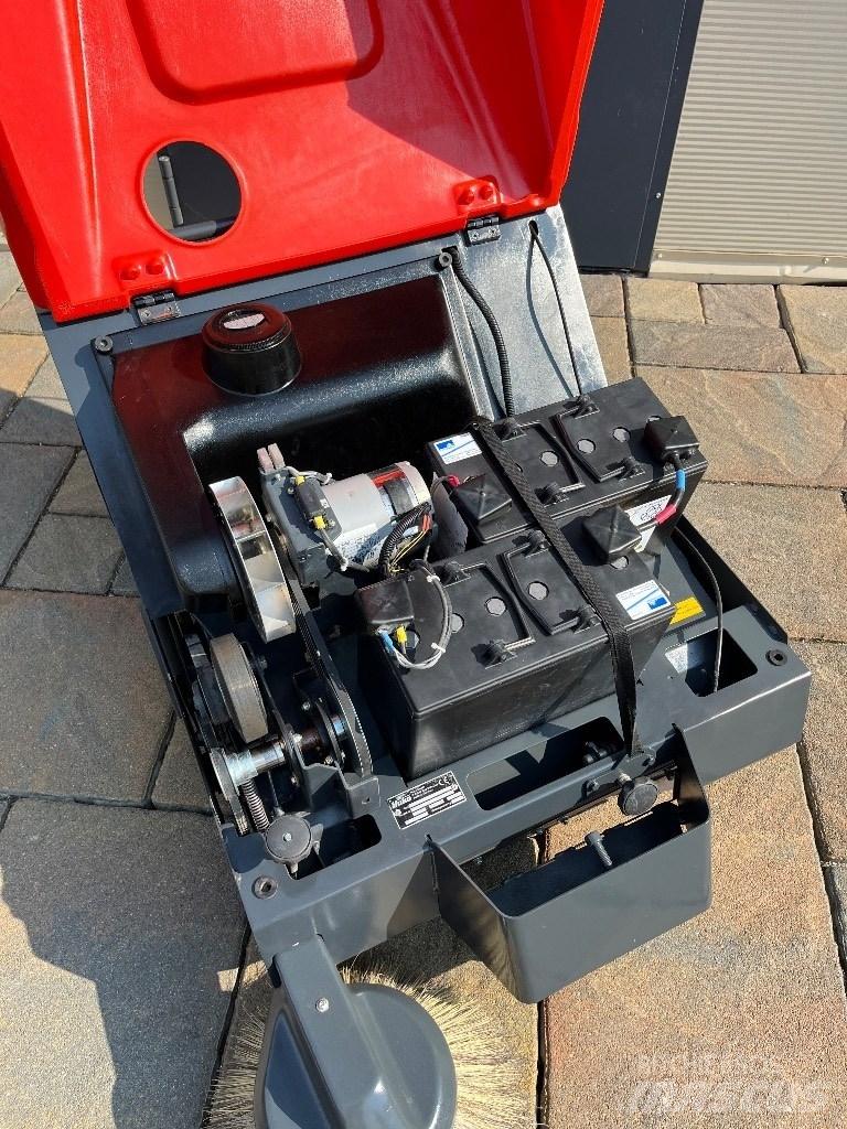 Hako B 800 Вакуумные уборочные машины