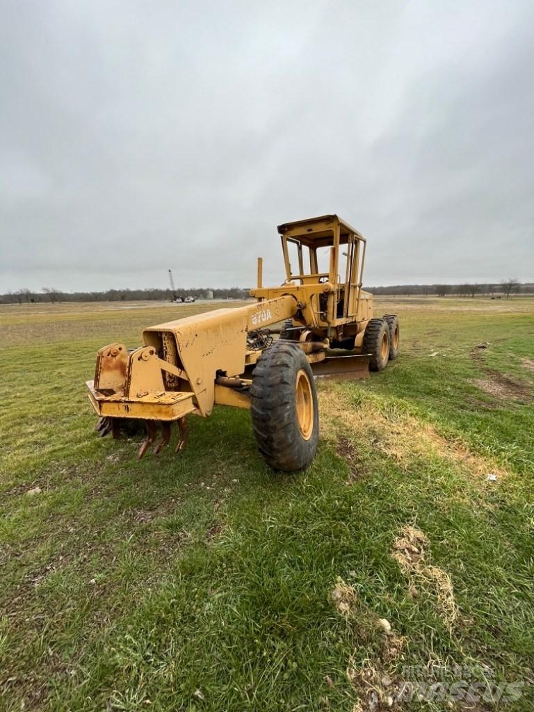 DEERE 570A Грейдеры