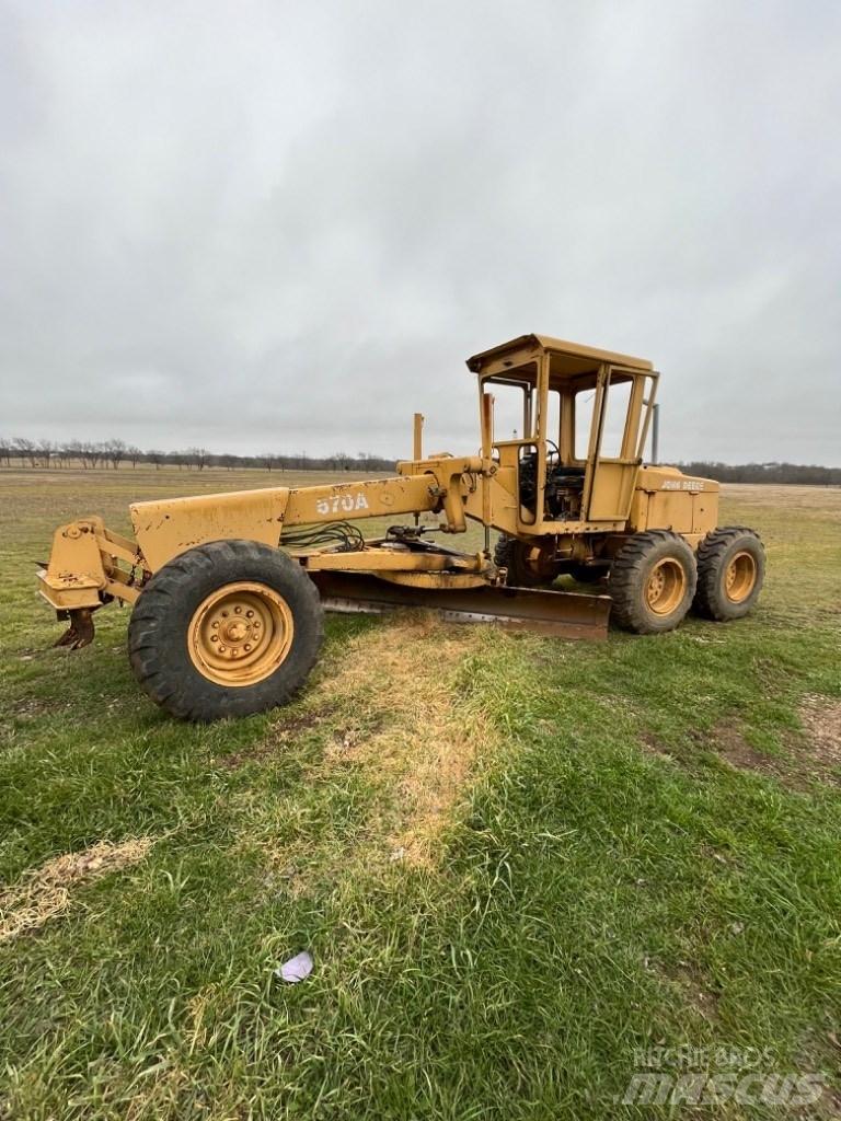 DEERE 570A Грейдеры