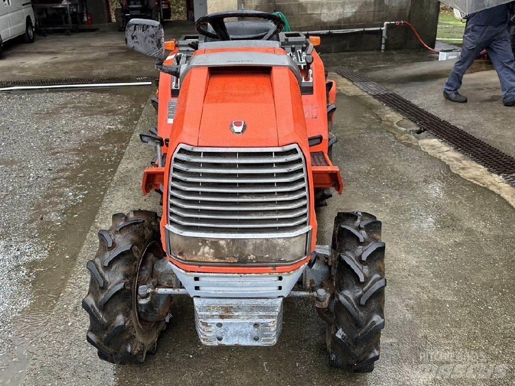 Kubota A-17 Трактора
