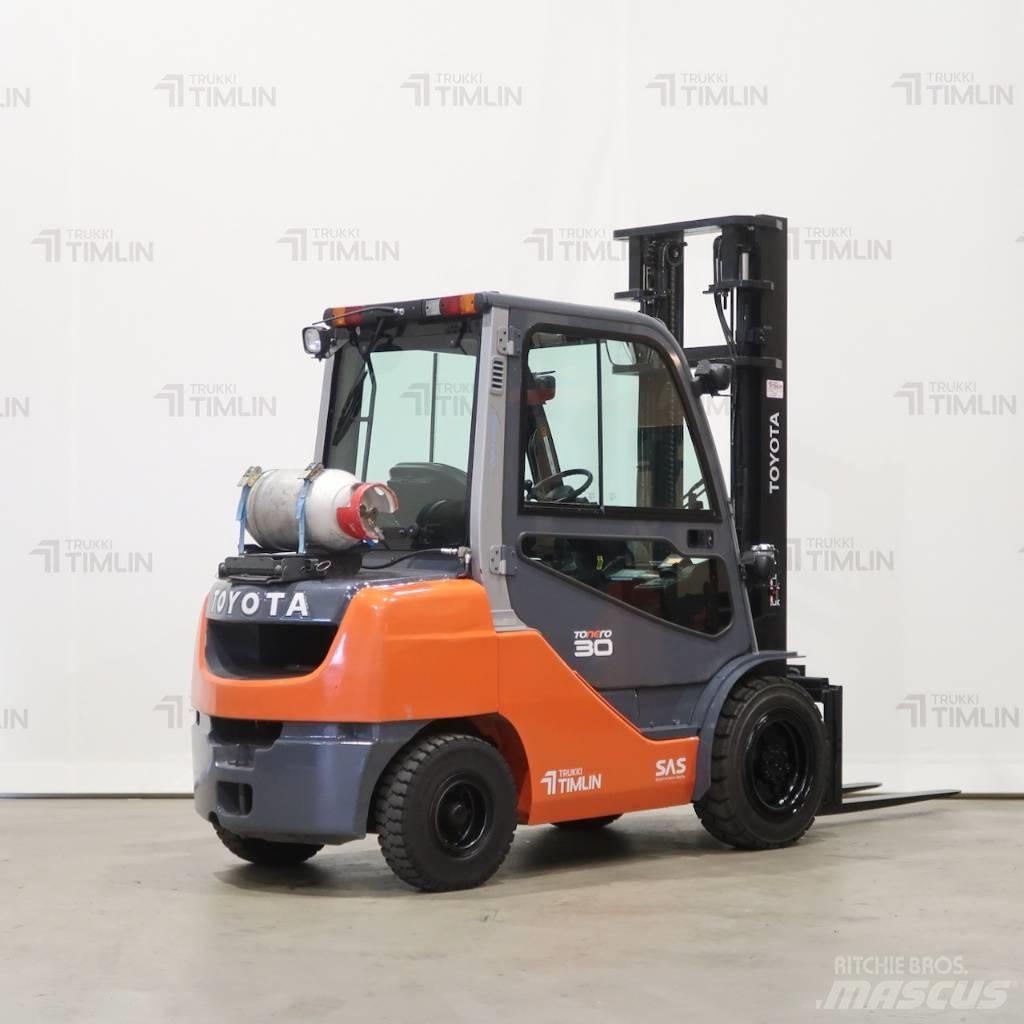 Toyota 02-8FGF30 Газовые погрузчики