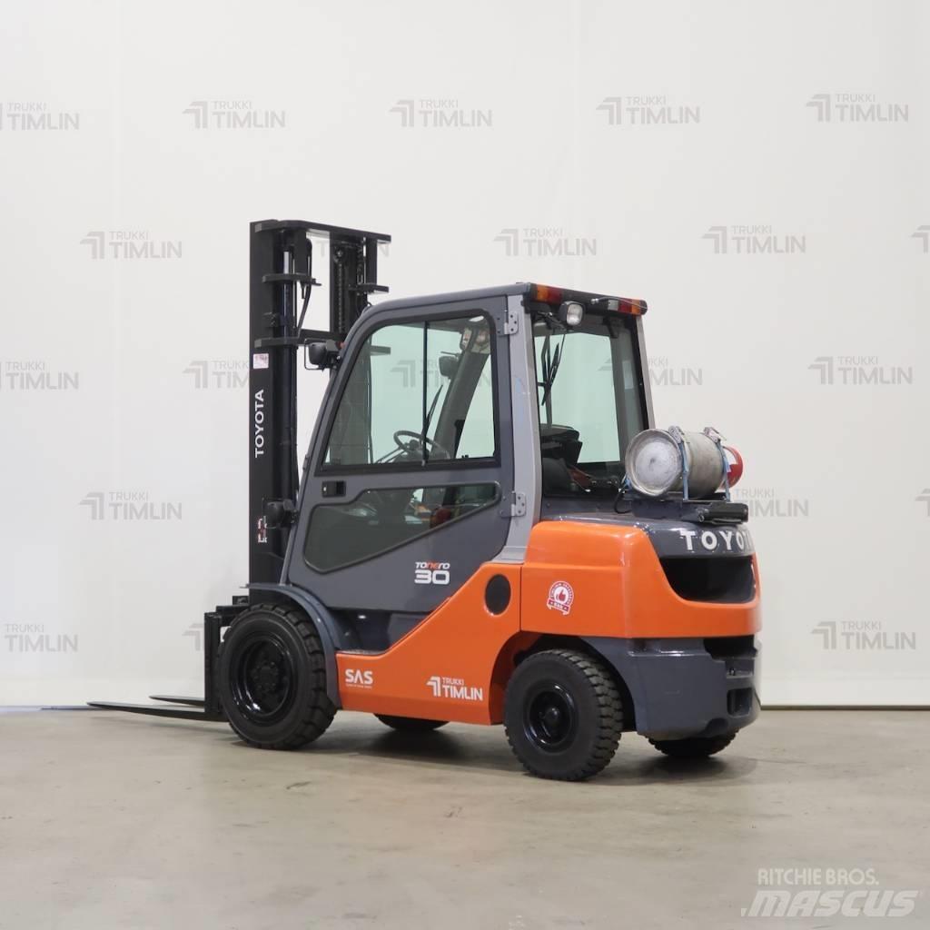 Toyota 02-8FGF30 Газовые погрузчики