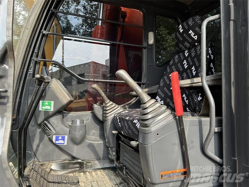Hitachi 200 Колёсные экскаваторы