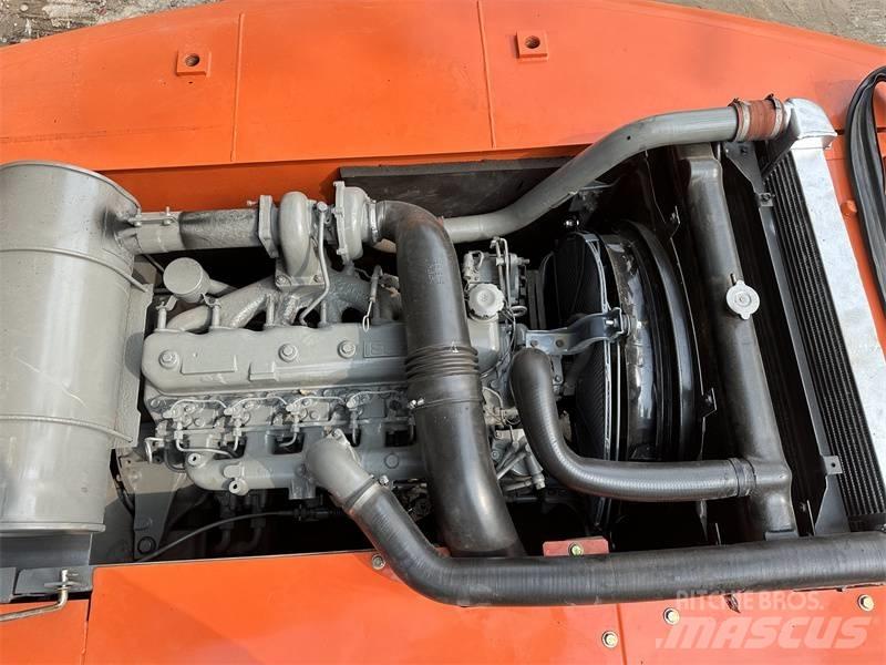 Hitachi 200 Колёсные экскаваторы