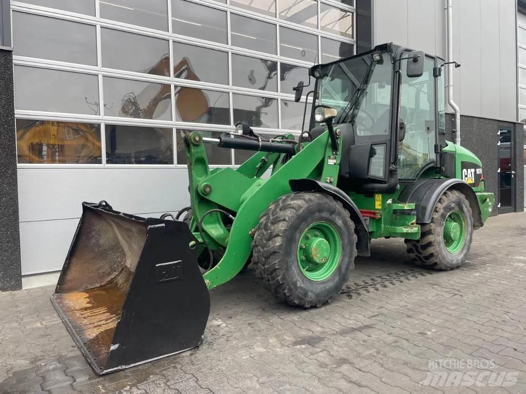 CAT 907H Фронтальные погрузчики