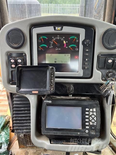 CAT D 6 T LGP Гусеничные бульдозеры