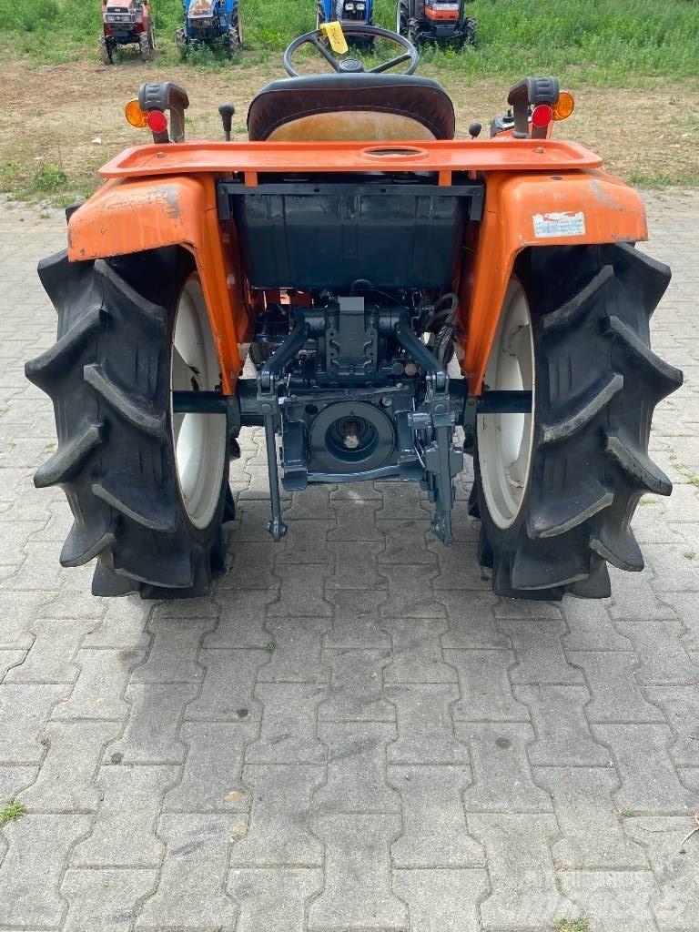 Kubota B1702-M Коммунальные тракторы