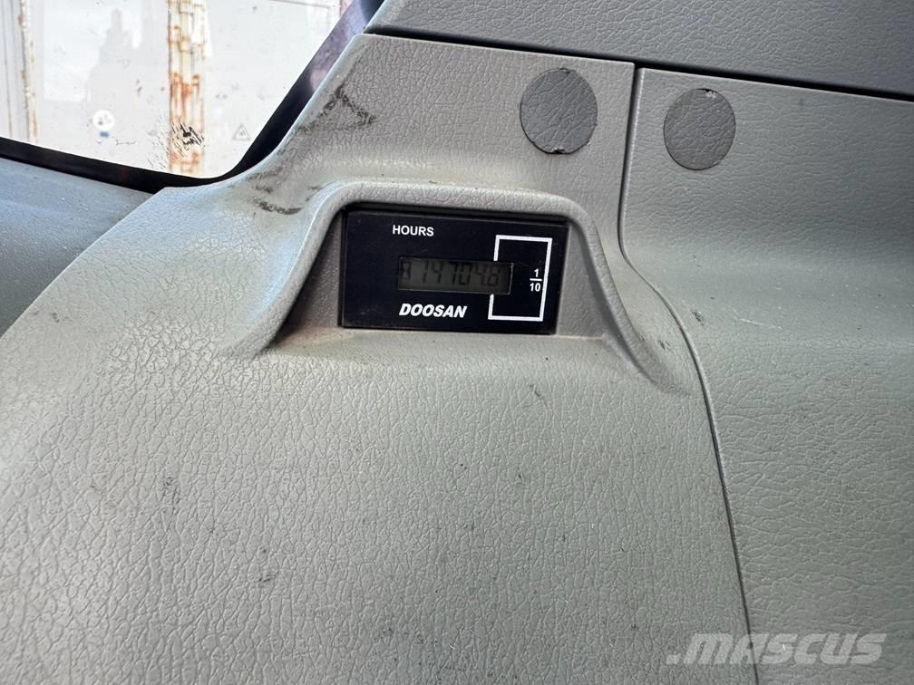 Doosan DX 300 LC-3 Гусеничные экскаваторы