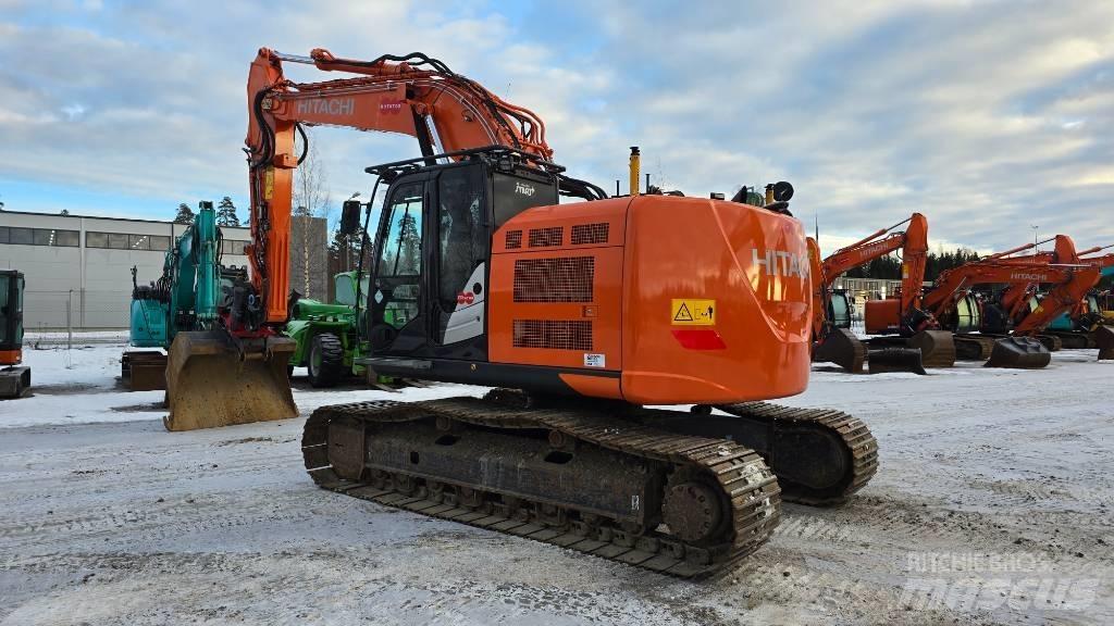 Hitachi ZX225USRLC-6 Гусеничные экскаваторы
