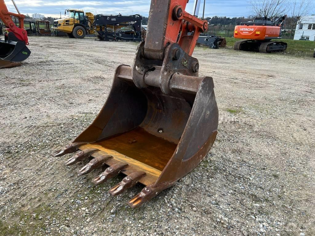 Hitachi ZX210LC Гусеничные экскаваторы