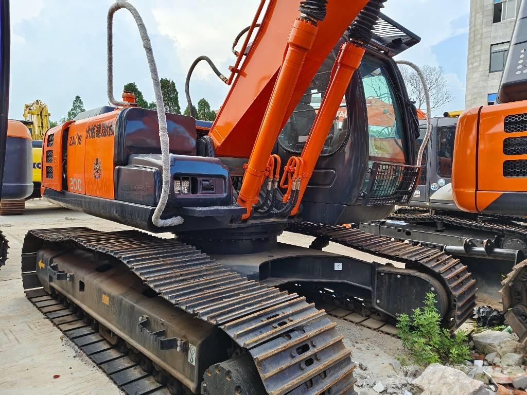 Hitachi ZX 200 Гусеничные экскаваторы