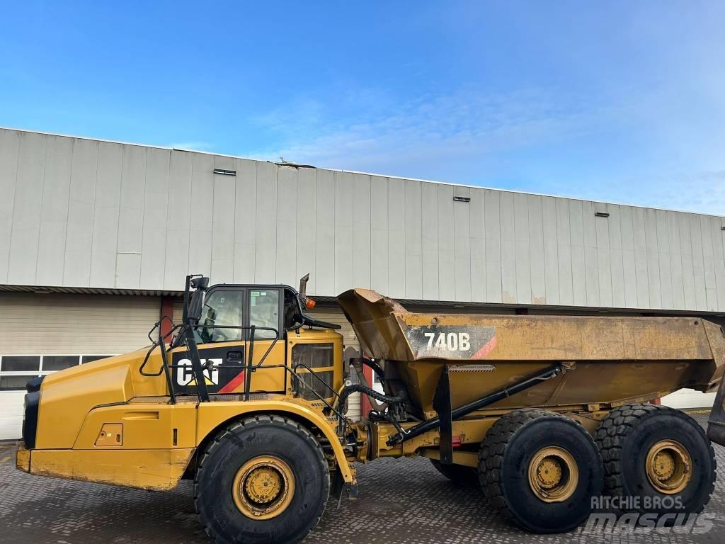 CAT 740 B Шарнирно-сочленённые самосвалы
