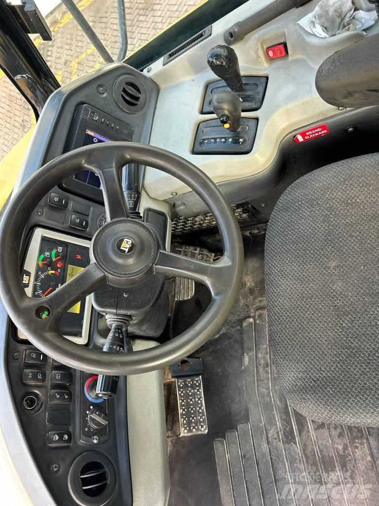 CAT 740 B Шарнирно-сочленённые самосвалы