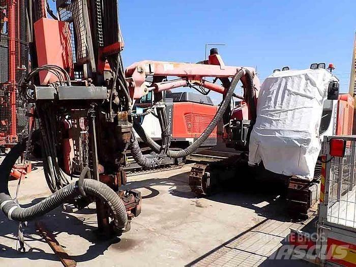 Sandvik DX800 Буровые вышки