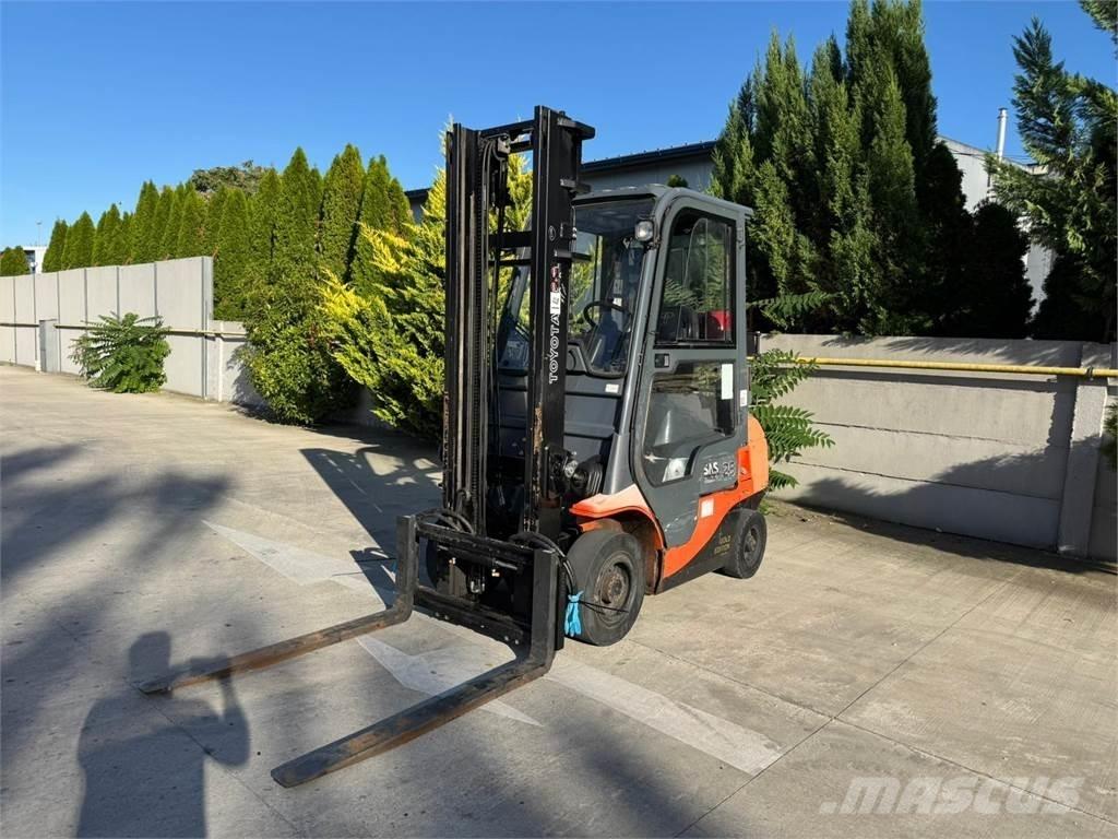 Toyota 7FGF25 Газовые погрузчики