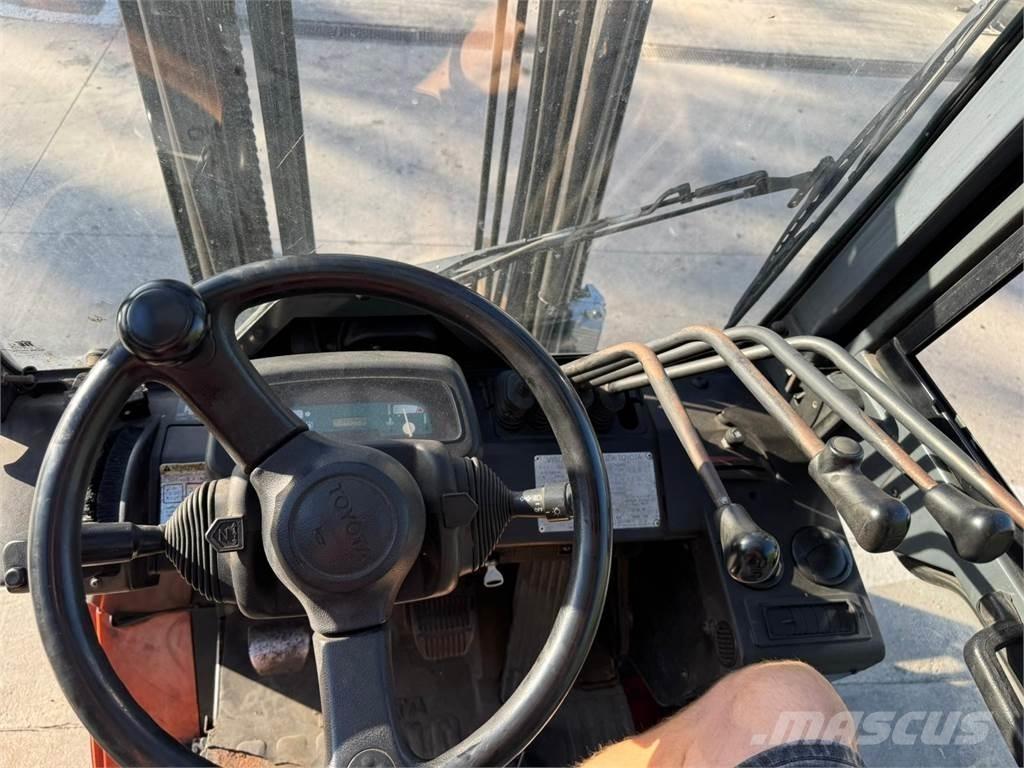 Toyota 7FGF25 Газовые погрузчики