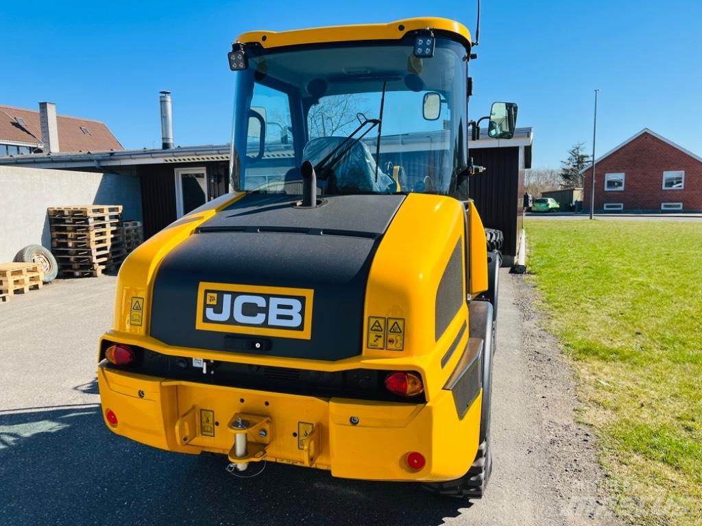 JCB 407 Многофункциональные сельскохозяйственные погрузчики