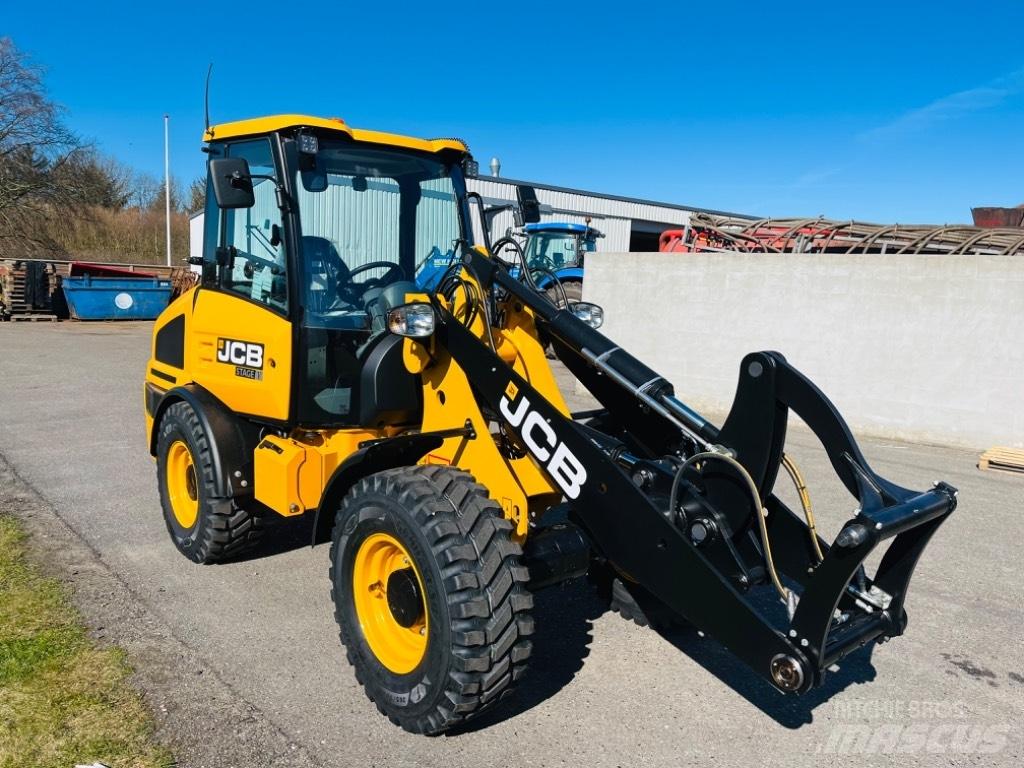 JCB 407 Многофункциональные сельскохозяйственные погрузчики