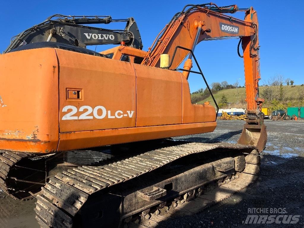 Doosan DX 220 Гусеничные экскаваторы