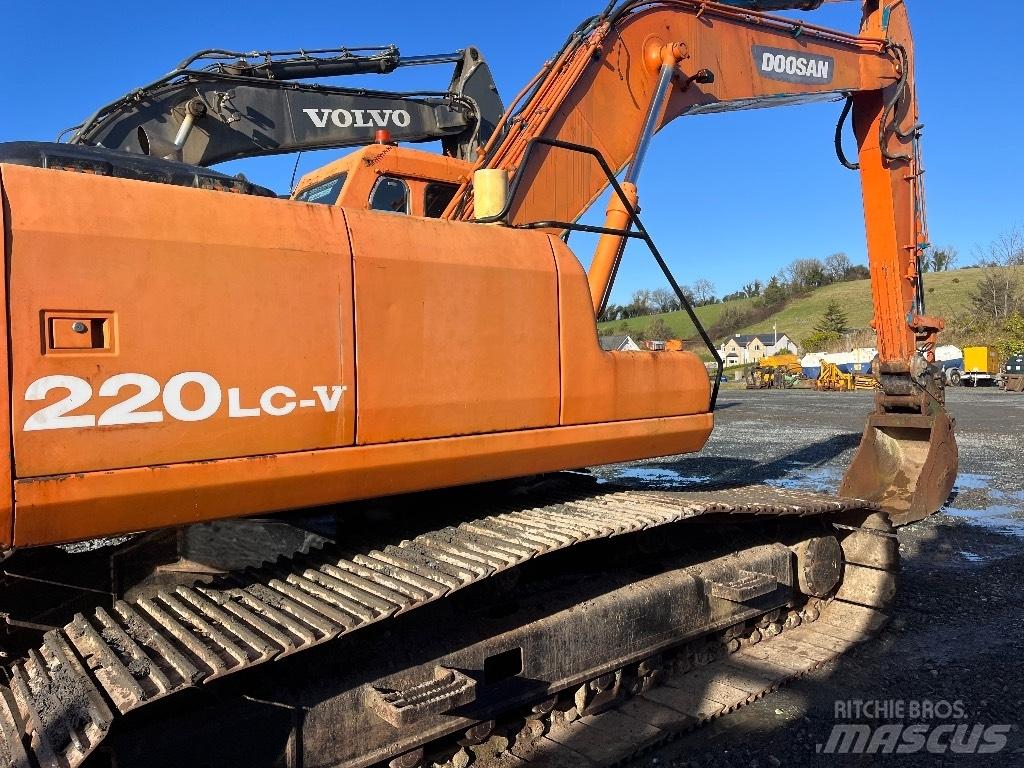 Doosan DX 220 Гусеничные экскаваторы